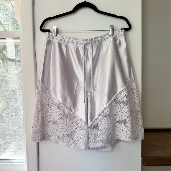 New Free People Movement Roster Satin Lace Trim Baggy Long Shorts White Medium - Picture 8 of 11